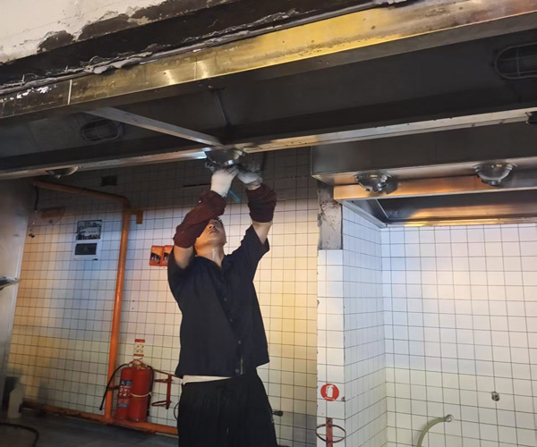 木屋燒烤深圳店廚房清洗